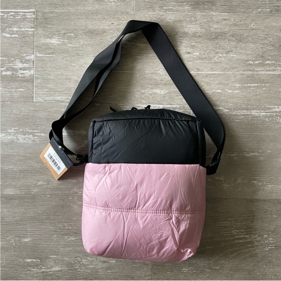 NWT The North Face Nuptse Crossbody Bag, Pink/ Black - Picture 3 of 9